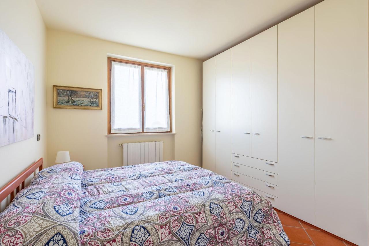 Pool - Marge Apartment - By Host4U Padenghe sul Garda Dış mekan fotoğraf