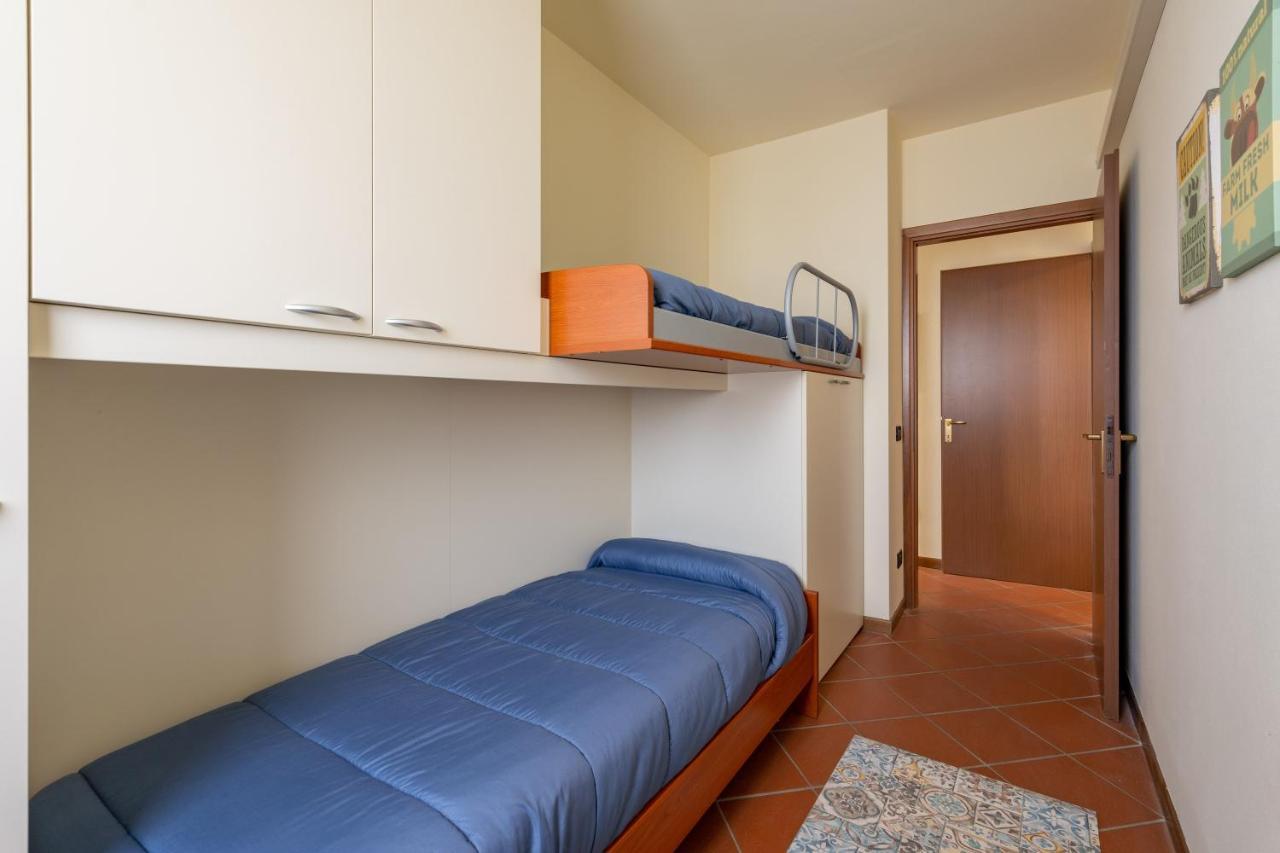 Pool - Marge Apartment - By Host4U Padenghe sul Garda Dış mekan fotoğraf
