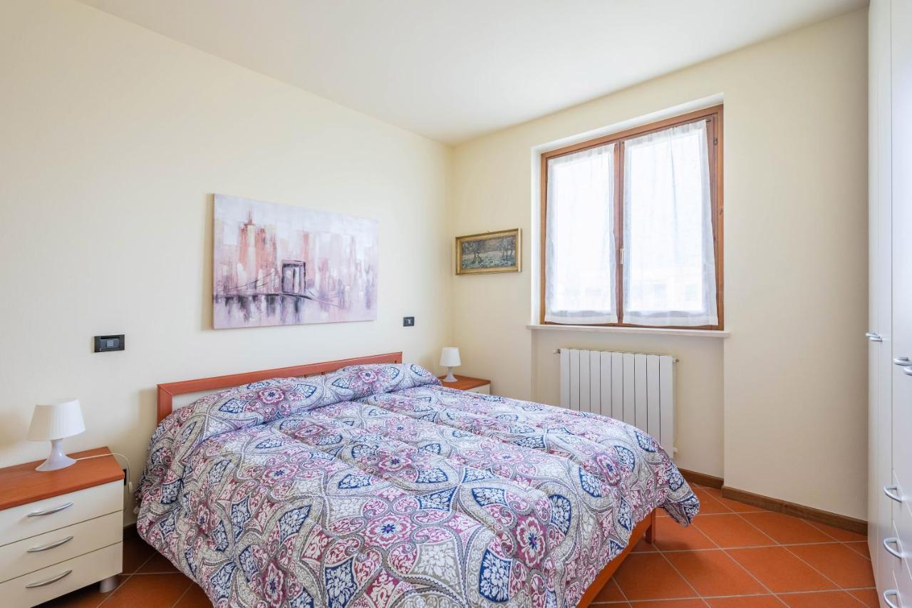 Pool - Marge Apartment - By Host4U Padenghe sul Garda Dış mekan fotoğraf