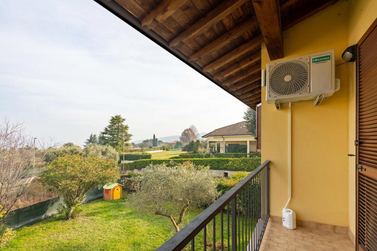 Pool - Marge Apartment - By Host4U Padenghe sul Garda Dış mekan fotoğraf