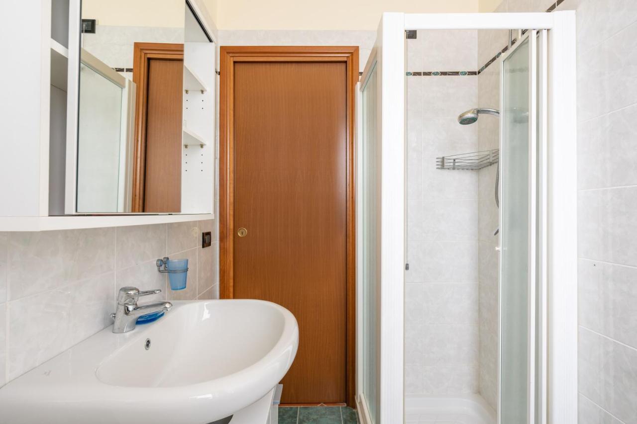 Pool - Marge Apartment - By Host4U Padenghe sul Garda Dış mekan fotoğraf