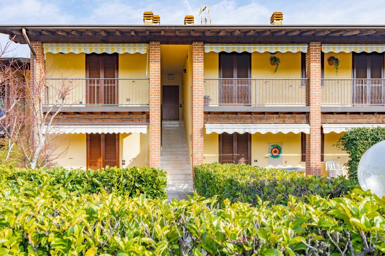 Pool - Marge Apartment - By Host4U Padenghe sul Garda Dış mekan fotoğraf