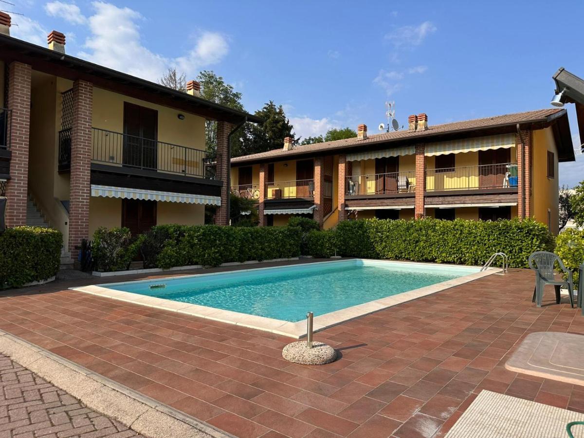 Pool - Marge Apartment - By Host4U Padenghe sul Garda Dış mekan fotoğraf